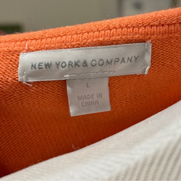 NEW YORK & CO Coral Orange Peach V-Neck Sweater Top Large - Picture 3 of 3